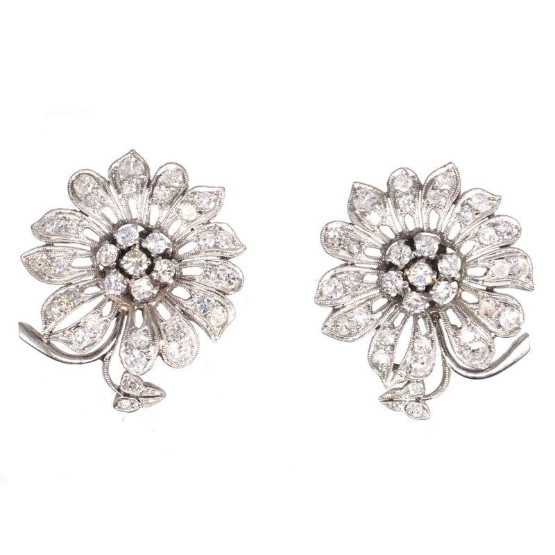 Boucles d'oreilles en or blanc 18 carats avec grappe de fleurs et diamants des années 1940