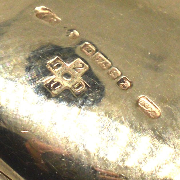 Vintage 9ct Gold Plain Oval Locket with Two Compartments | Parkin and Gerrish (UK)